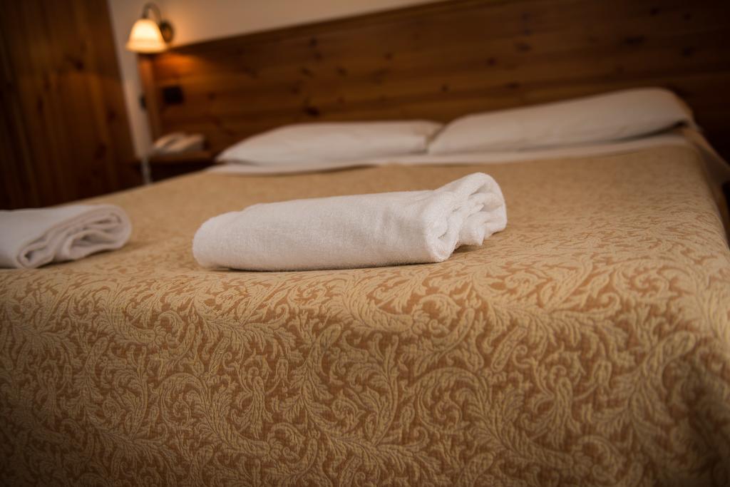 Albergo Meuble Vecchio Scarpone Baceno Phòng bức ảnh